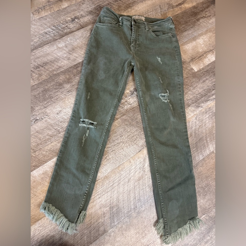 We The Free size 28 distressed green jeans with fringed cuff
